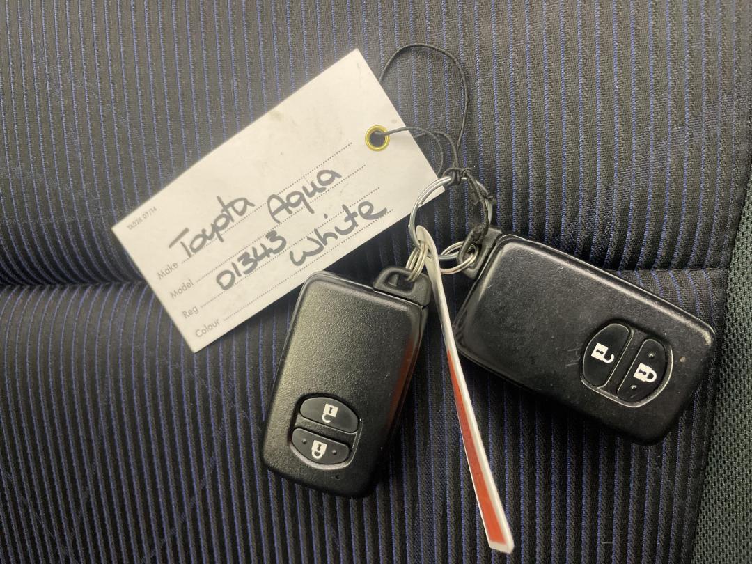 Photo '22' of Toyota Aqua Photo '22' of Toyota Aqua