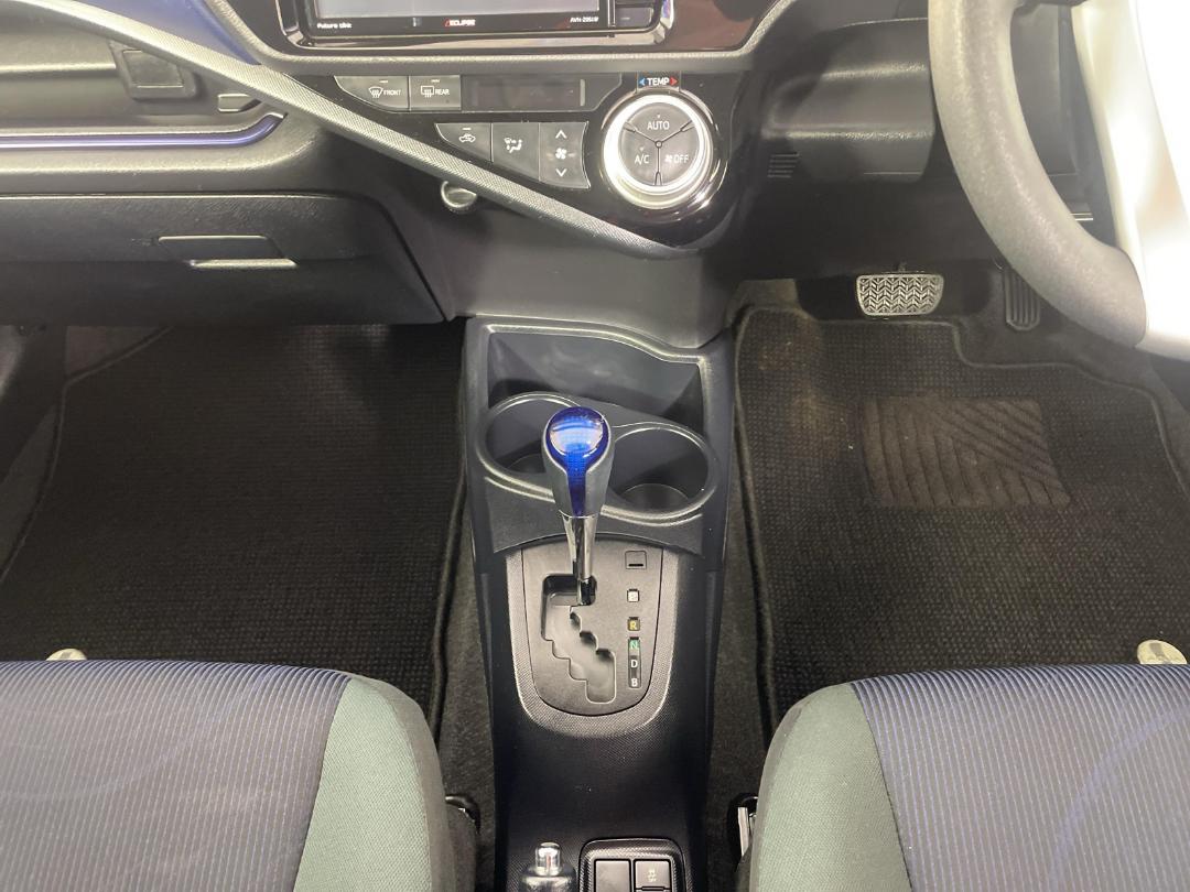 Photo '18' of Toyota Aqua Photo '18' of Toyota Aqua