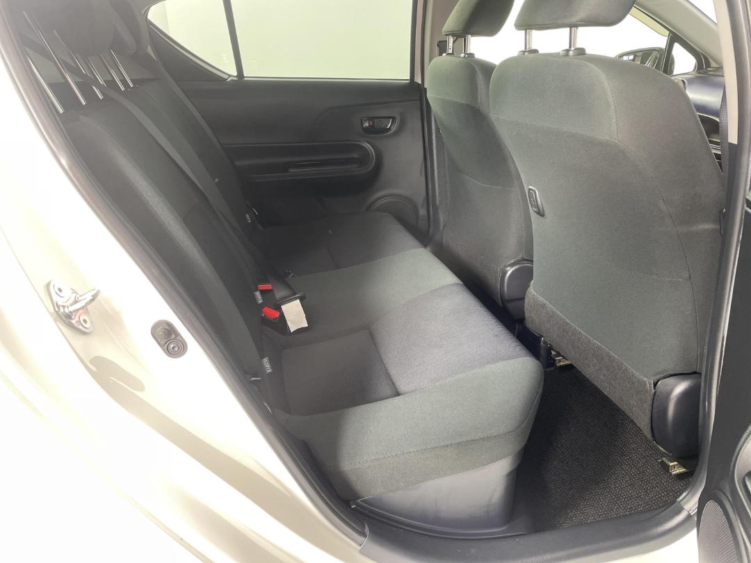 Photo '20' of Toyota Aqua Photo '20' of Toyota Aqua