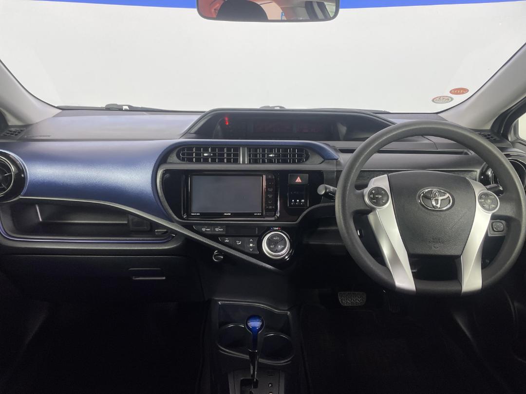 Photo '17' of Toyota Aqua Photo '17' of Toyota Aqua