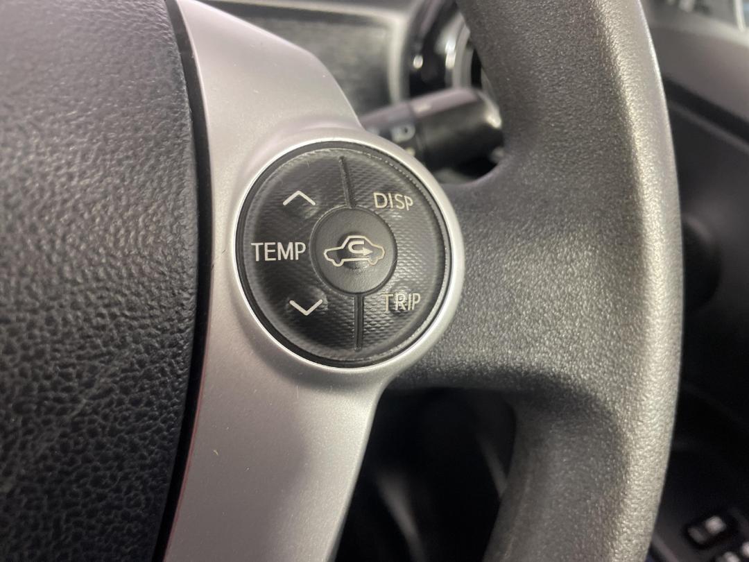 Photo '24' of Toyota Aqua Photo '24' of Toyota Aqua