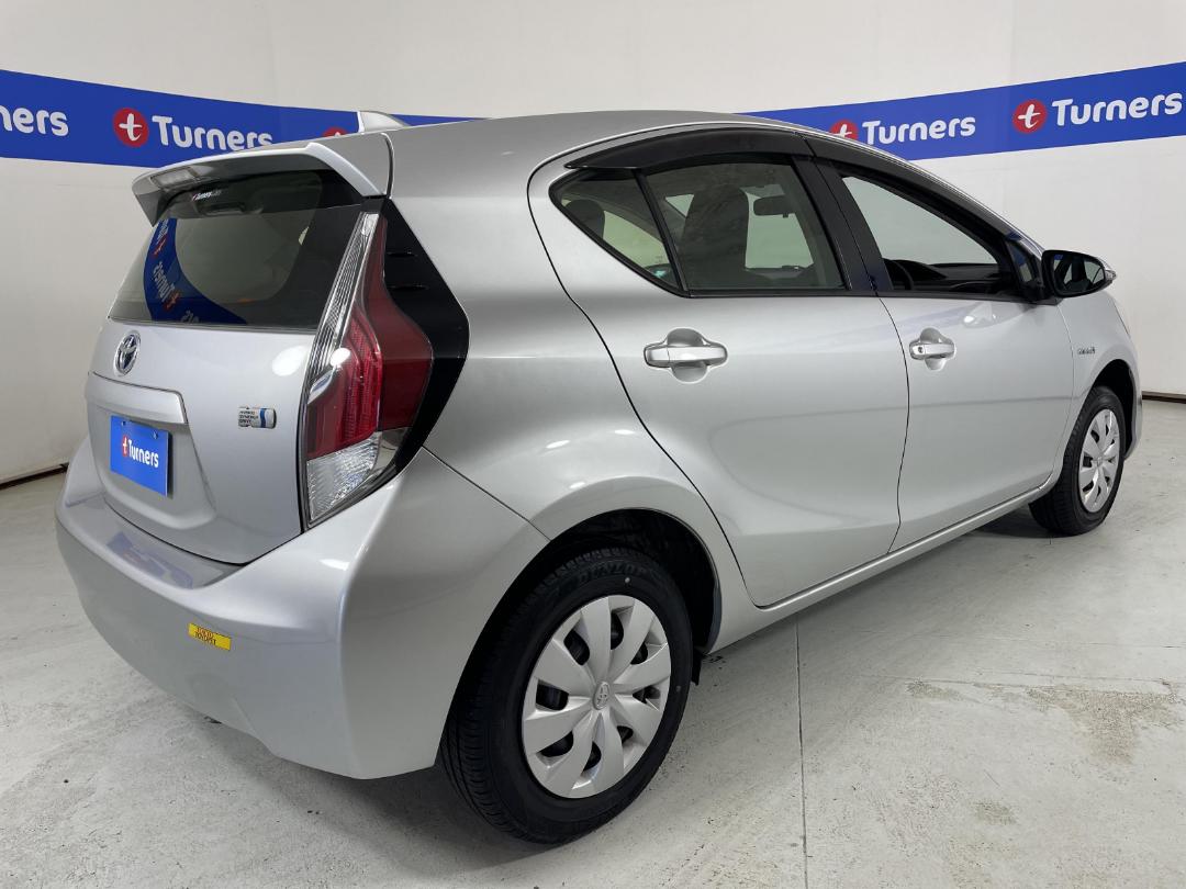 Photo '7' of Toyota Aqua Photo '7' of Toyota Aqua