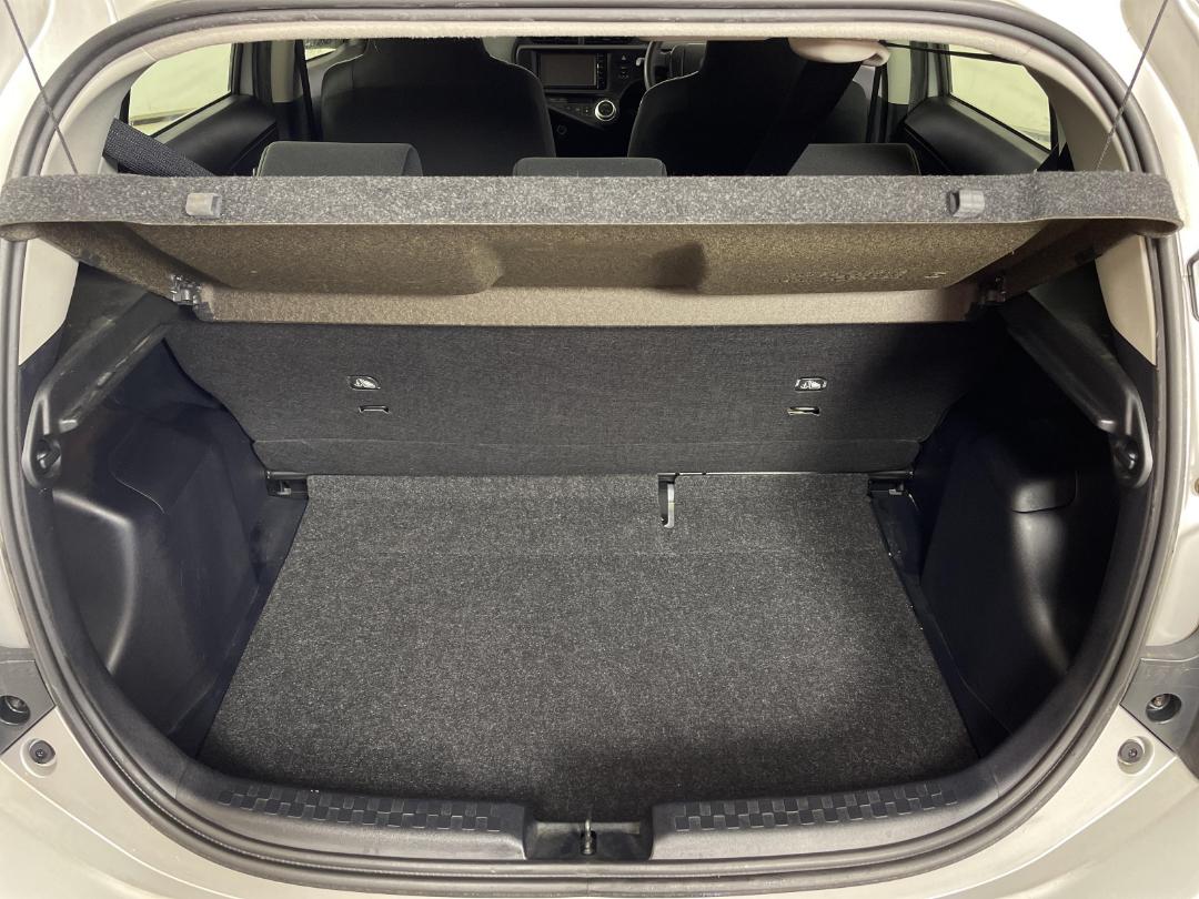 Photo '14' of Toyota Aqua Photo '14' of Toyota Aqua