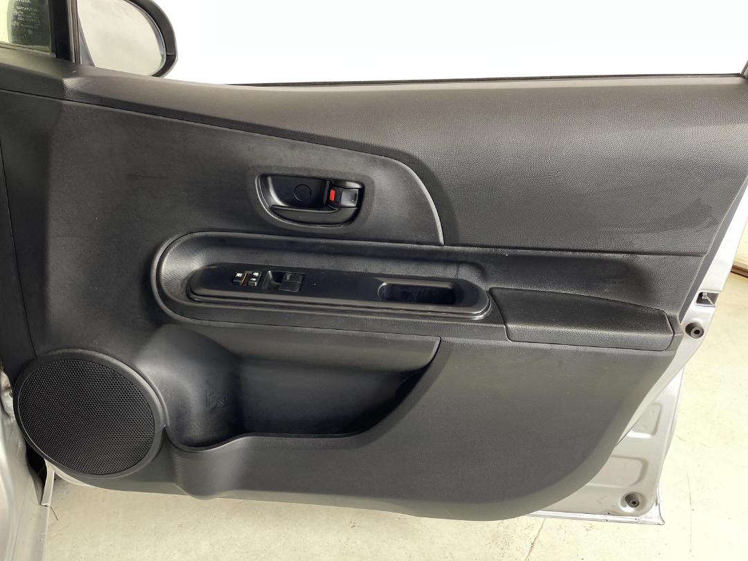 Photo '15' of Toyota Aqua Photo '15' of Toyota Aqua