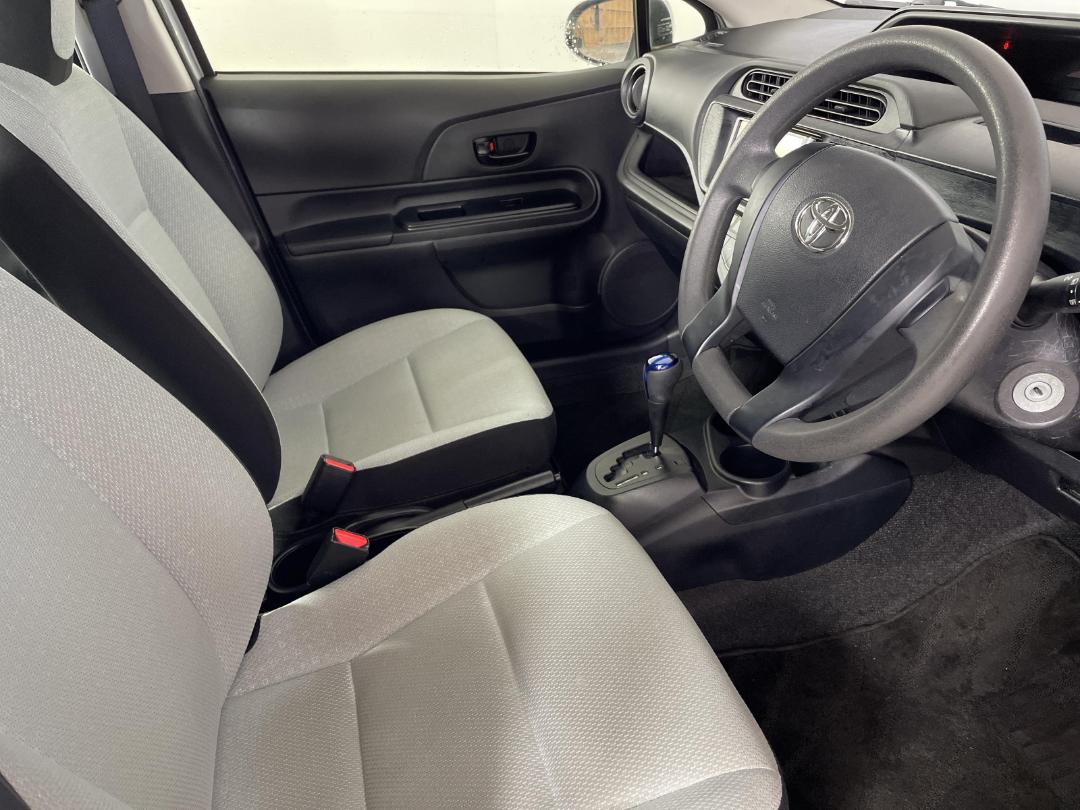 Photo '16' of Toyota Aqua Photo '16' of Toyota Aqua