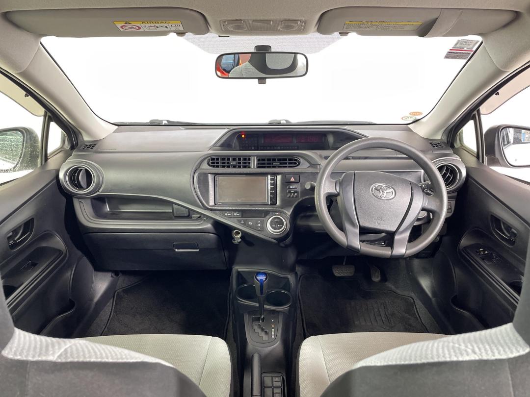 Photo '17' of Toyota Aqua Photo '17' of Toyota Aqua