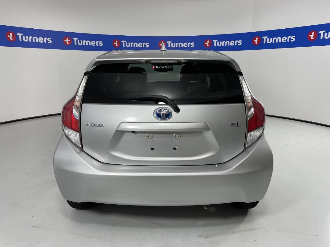 Photo '6' of Toyota Aqua Photo '6' of Toyota Aqua