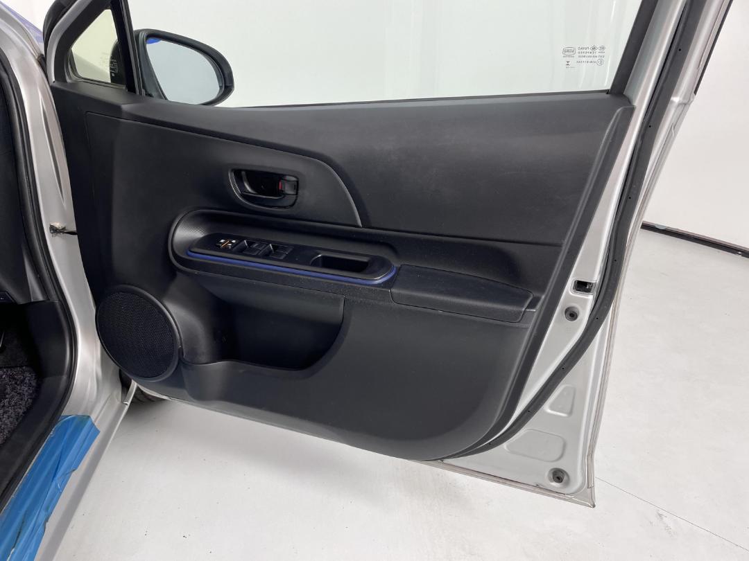 Photo '15' of Toyota Aqua Photo '15' of Toyota Aqua