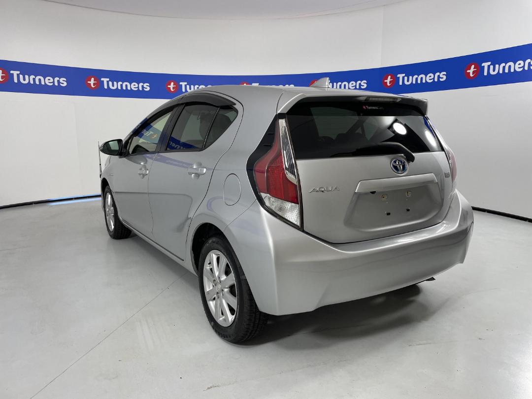 Photo '5' of Toyota Aqua Photo '5' of Toyota Aqua