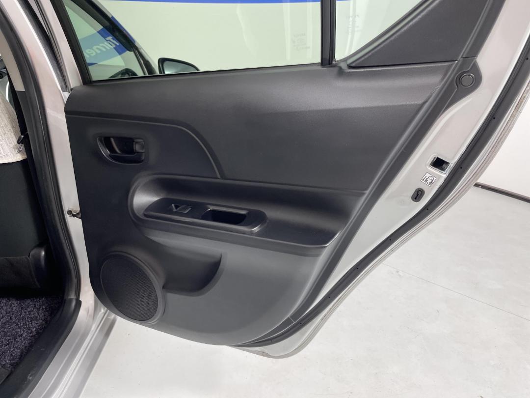 Photo '19' of Toyota Aqua Photo '19' of Toyota Aqua