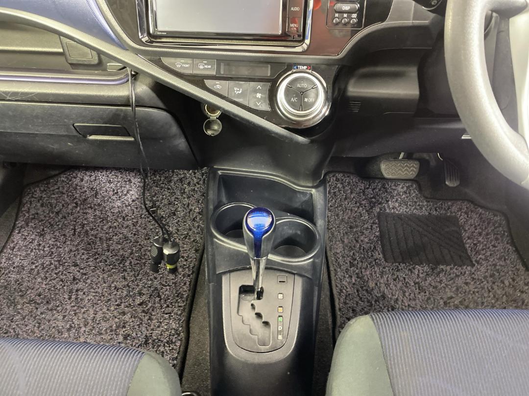 Photo '18' of Toyota Aqua Photo '18' of Toyota Aqua