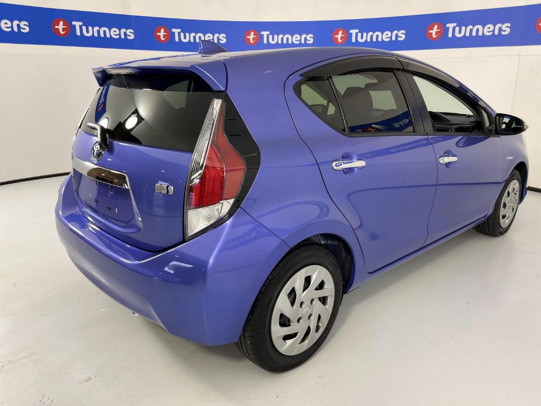 Photo '7' of Toyota Aqua Photo '7' of Toyota Aqua