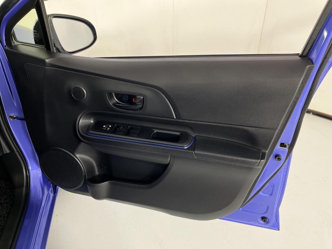 Photo '15' of Toyota Aqua Photo '15' of Toyota Aqua