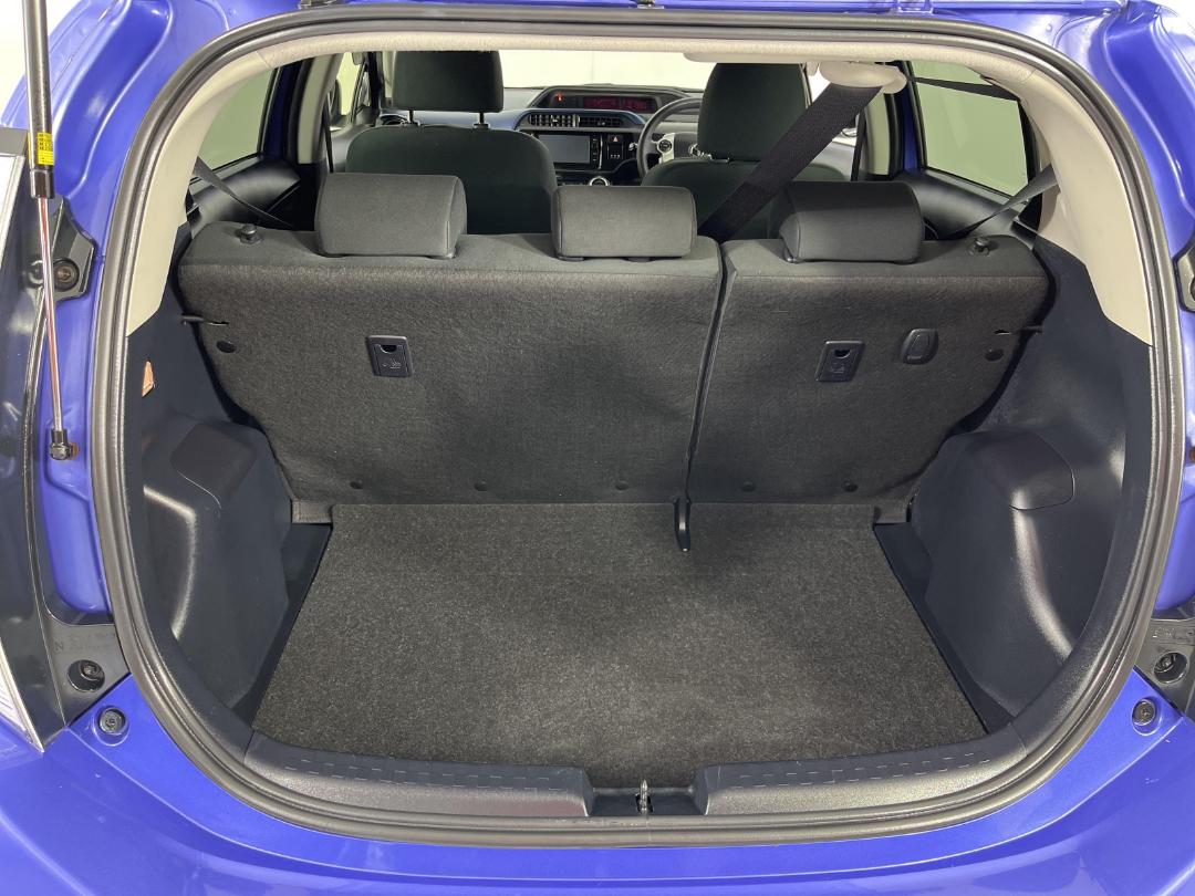 Photo '14' of Toyota Aqua Photo '14' of Toyota Aqua