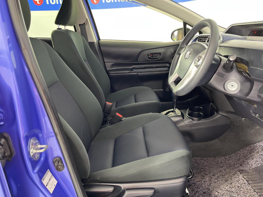 Photo '16' of Toyota Aqua Photo '16' of Toyota Aqua