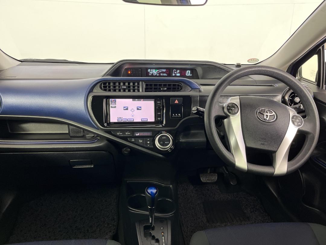 Photo '17' of Toyota Aqua Photo '17' of Toyota Aqua