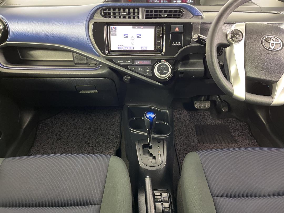 Photo '18' of Toyota Aqua Photo '18' of Toyota Aqua