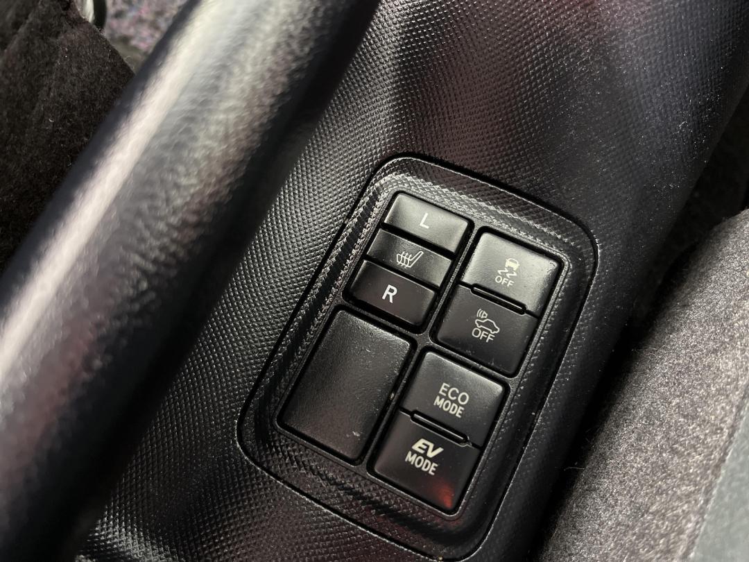 Photo '27' of Toyota Aqua Photo '27' of Toyota Aqua