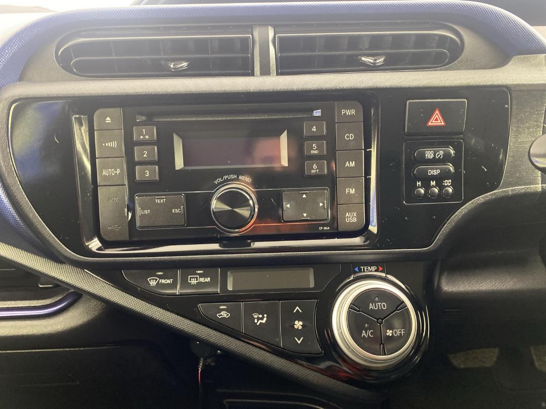 Photo '18' of Toyota Aqua Photo '18' of Toyota Aqua