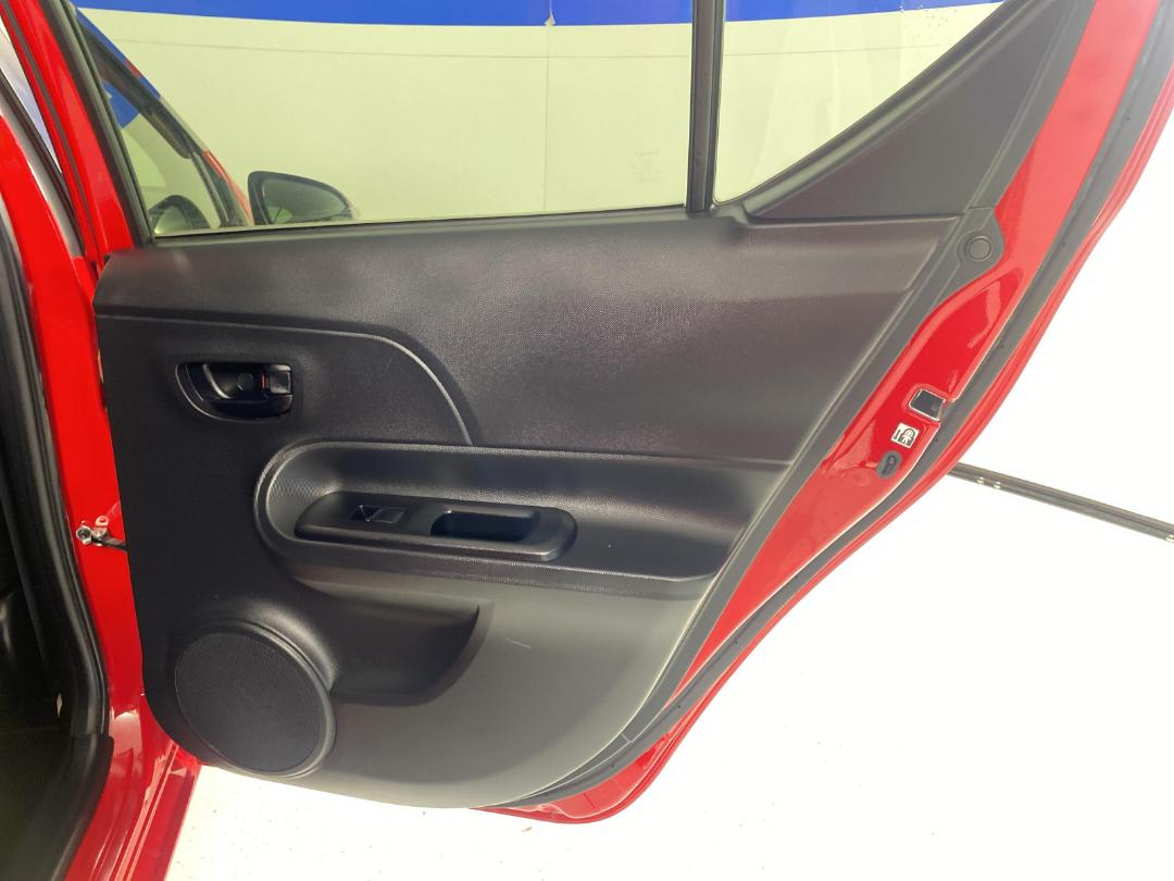 Photo '19' of Toyota Aqua Photo '19' of Toyota Aqua