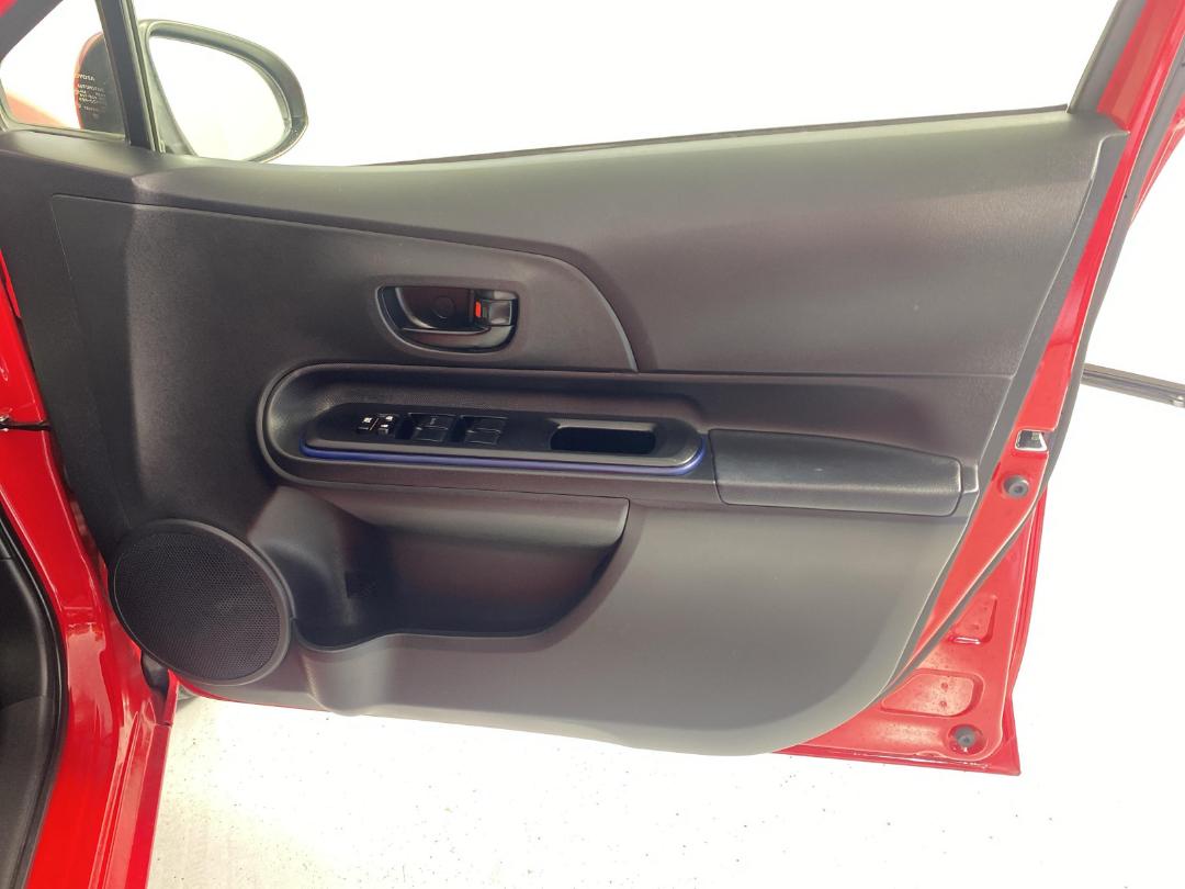 Photo '15' of Toyota Aqua Photo '15' of Toyota Aqua