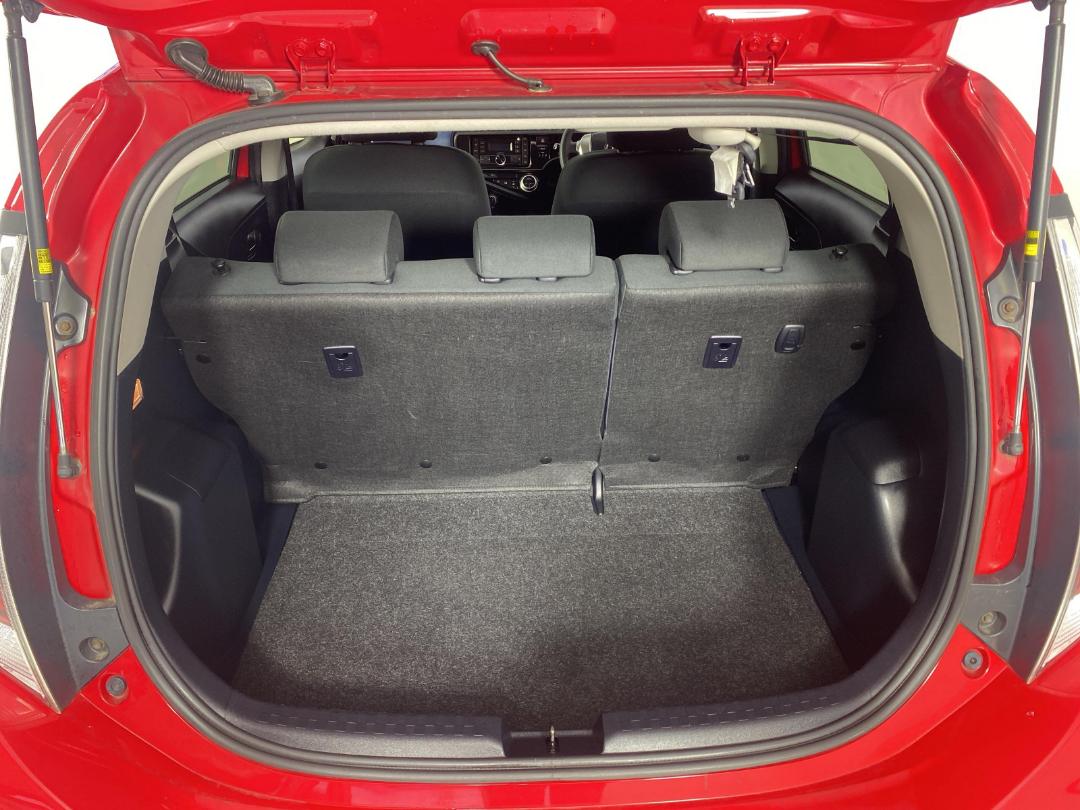 Photo '14' of Toyota Aqua Photo '14' of Toyota Aqua