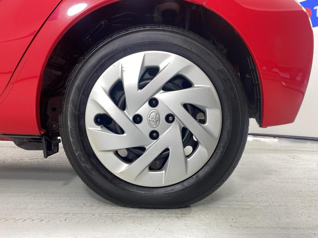 Photo '11' of Toyota Aqua Photo '11' of Toyota Aqua