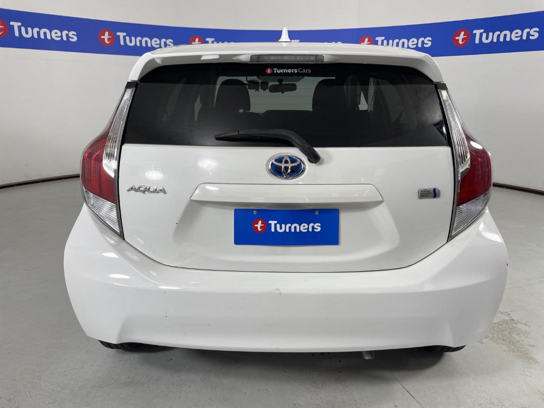 Photo '6' of Toyota Aqua Photo '6' of Toyota Aqua