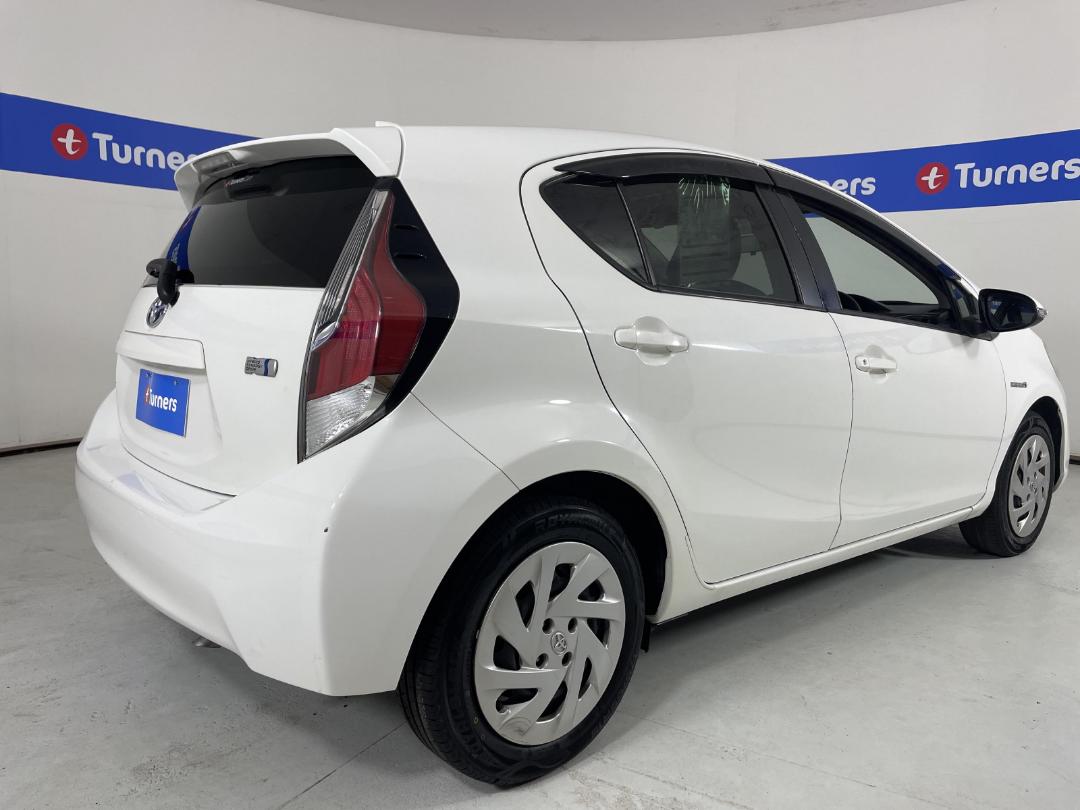 Photo '7' of Toyota Aqua Photo '7' of Toyota Aqua