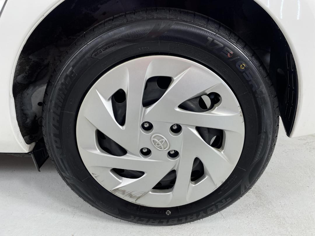 Photo '11' of Toyota Aqua Photo '11' of Toyota Aqua