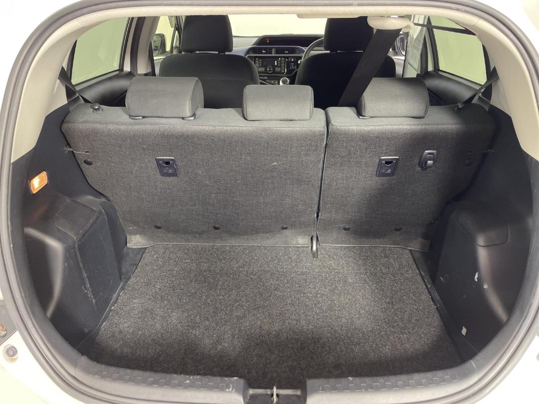 Photo '14' of Toyota Aqua Photo '14' of Toyota Aqua