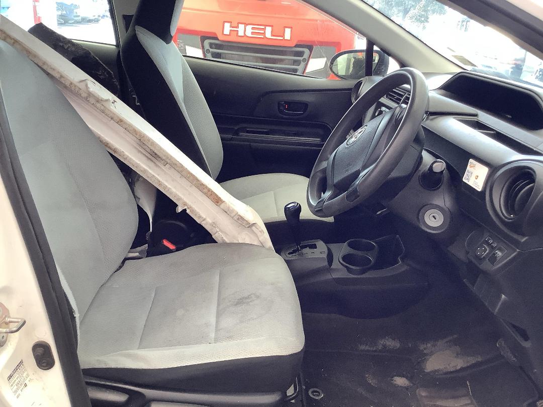 Photo '10' of Toyota Aqua Hybrid Photo '10' of Toyota Aqua Hybrid