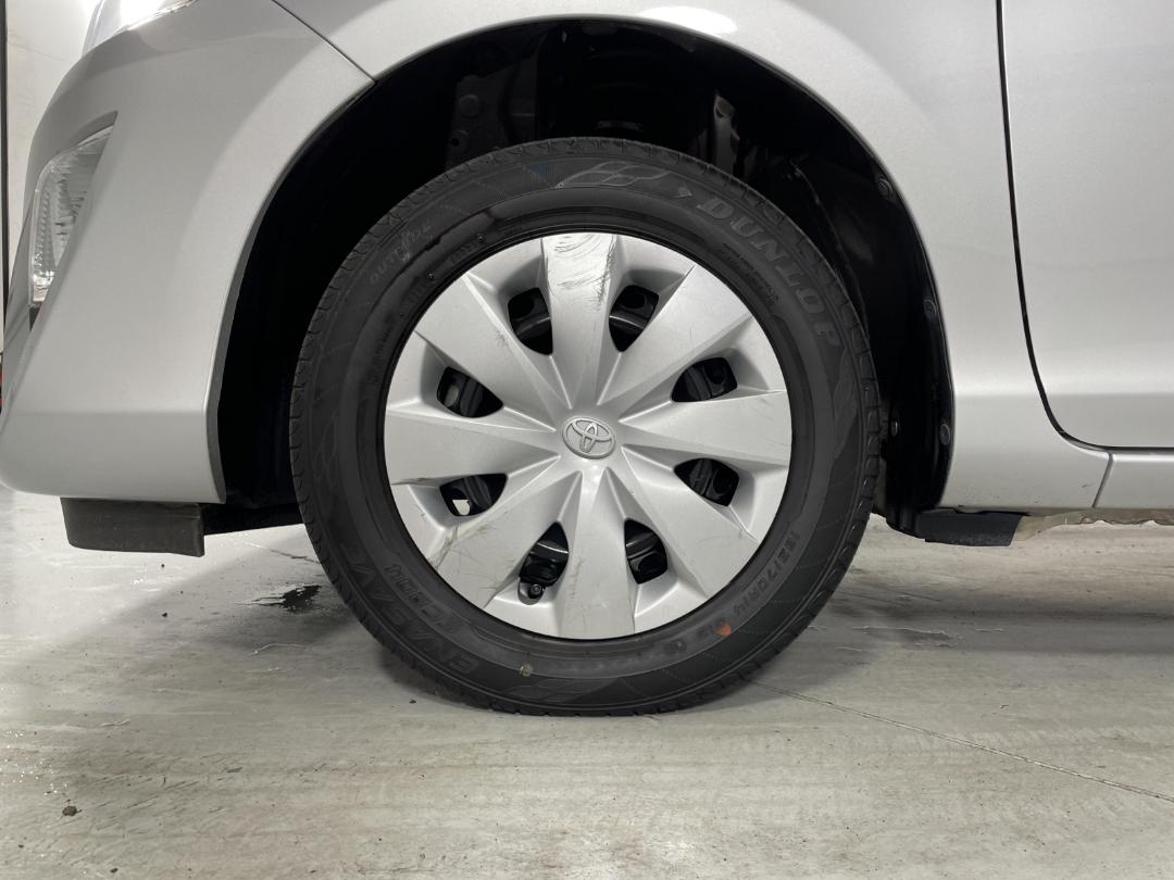 Photo '10' of Toyota Aqua