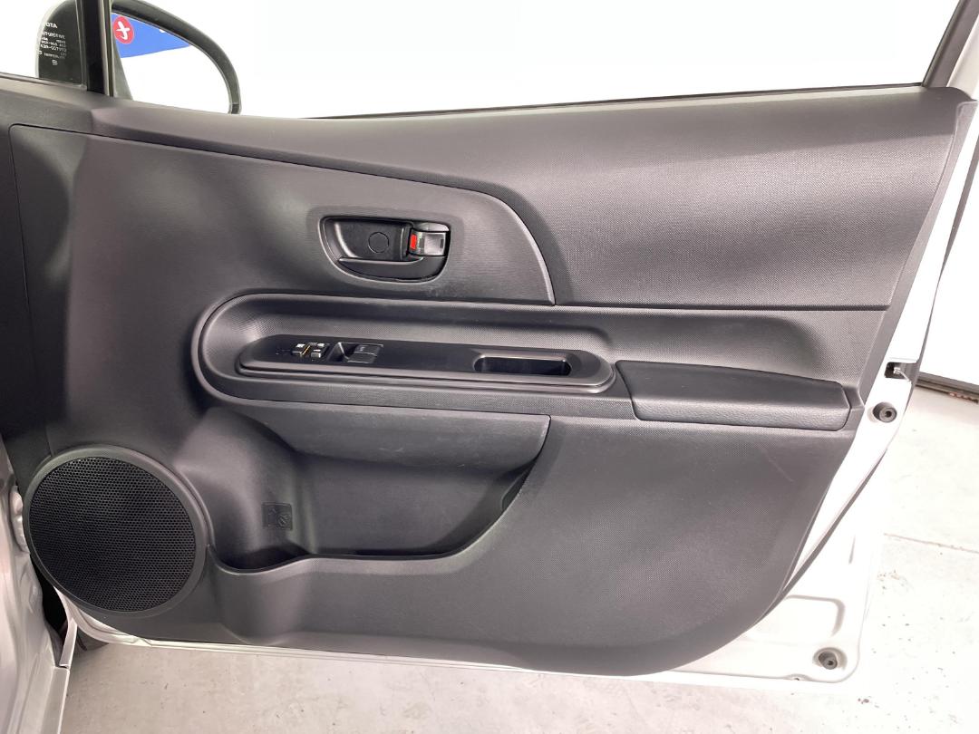 Photo '15' of Toyota Aqua