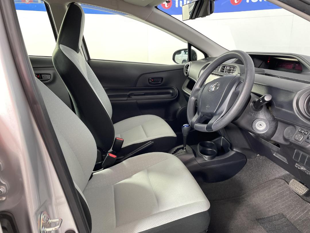 Photo '16' of Toyota Aqua