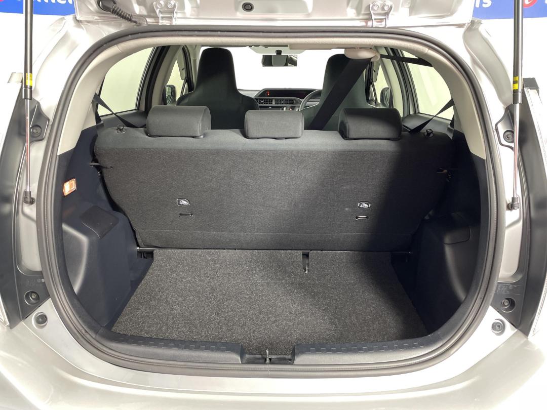 Photo '14' of Toyota Aqua