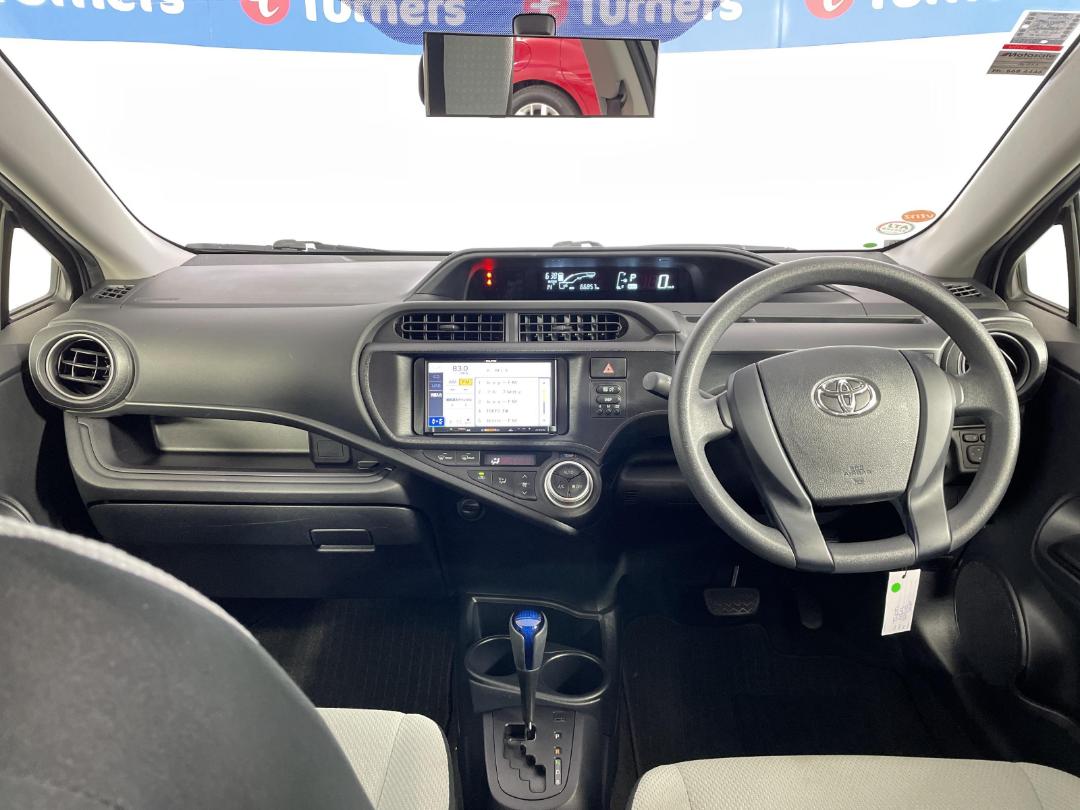 Photo '17' of Toyota Aqua