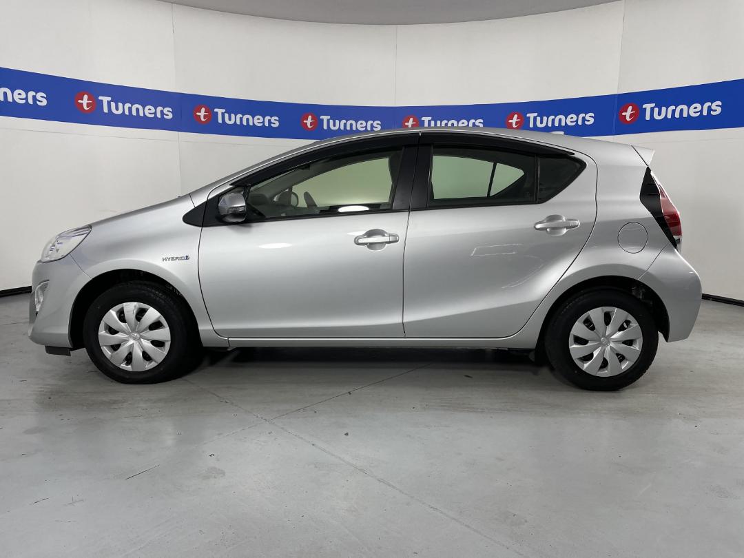 Photo '24' of Toyota Aqua