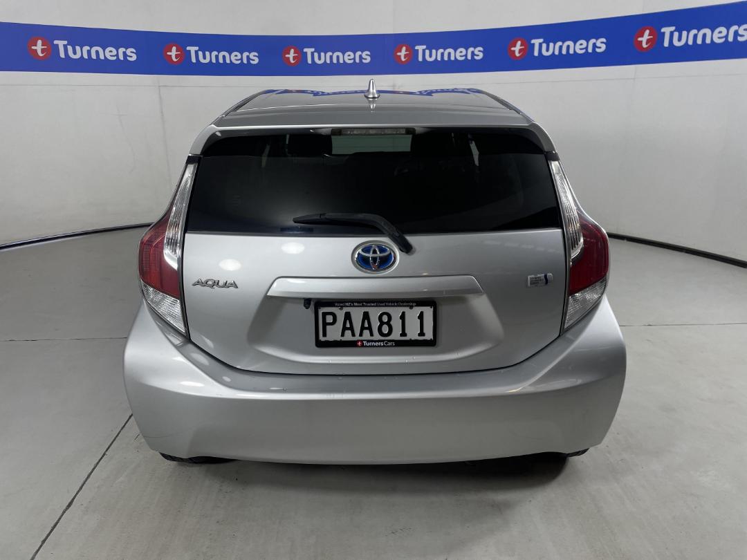 Photo '6' of Toyota Aqua