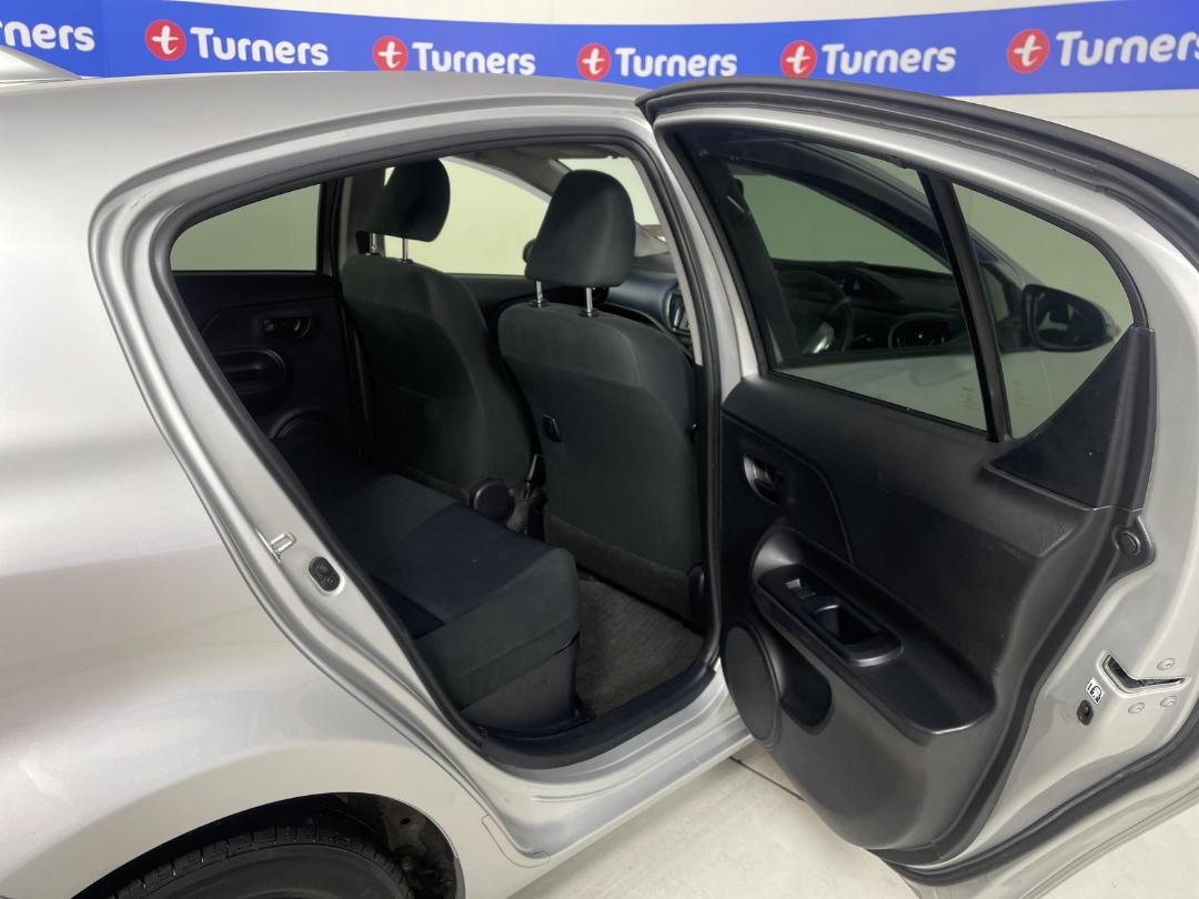 Photo '19' of Toyota Aqua