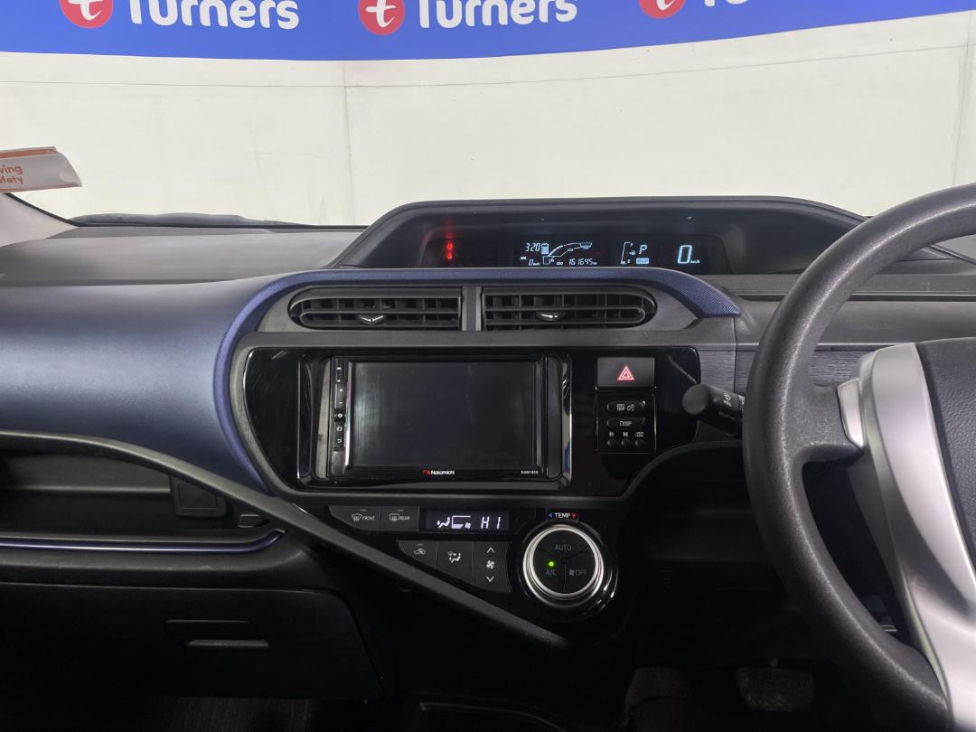 Photo '18' of Toyota Aqua