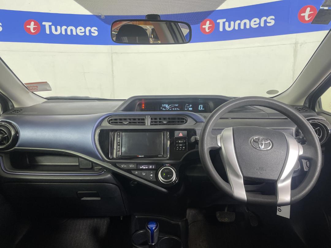 Photo '17' of Toyota Aqua