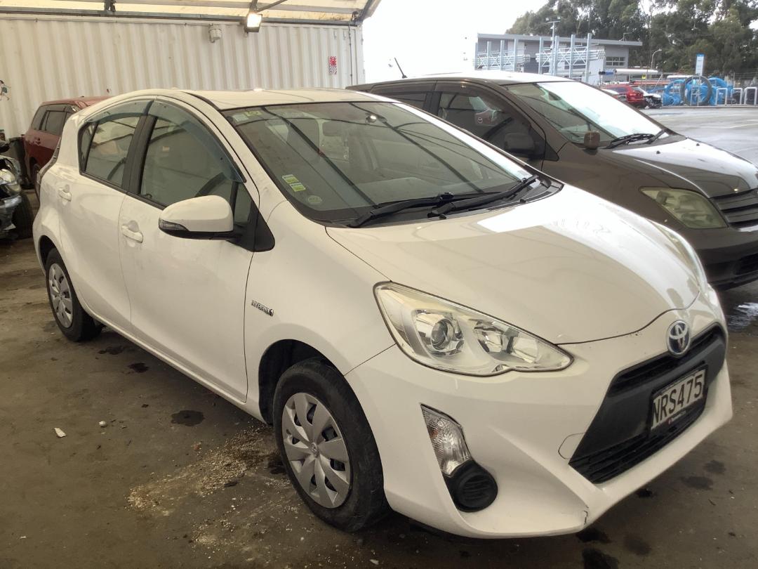 Photo '3' of Toyota Aqua Hybrid Photo '3' of Toyota Aqua Hybrid