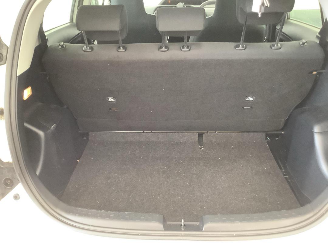 Photo '6' of Toyota Aqua Hybrid Photo '6' of Toyota Aqua Hybrid