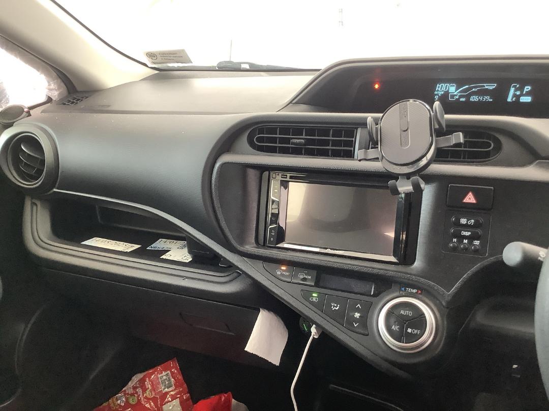 Photo '16' of Toyota Aqua Hybrid Photo '16' of Toyota Aqua Hybrid