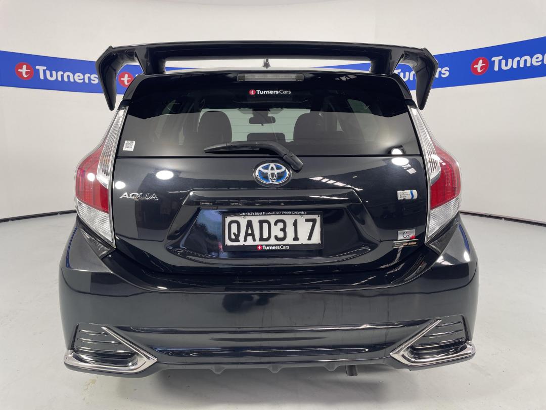 Photo '6' of Toyota Aqua Photo '6' of Toyota Aqua