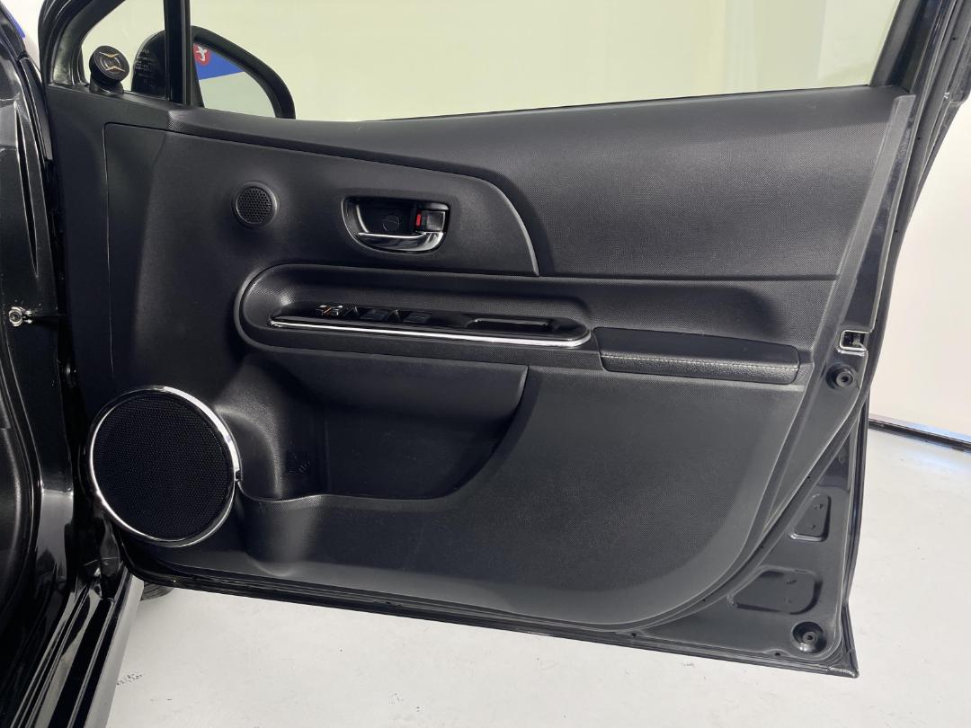 Photo '15' of Toyota Aqua Photo '15' of Toyota Aqua