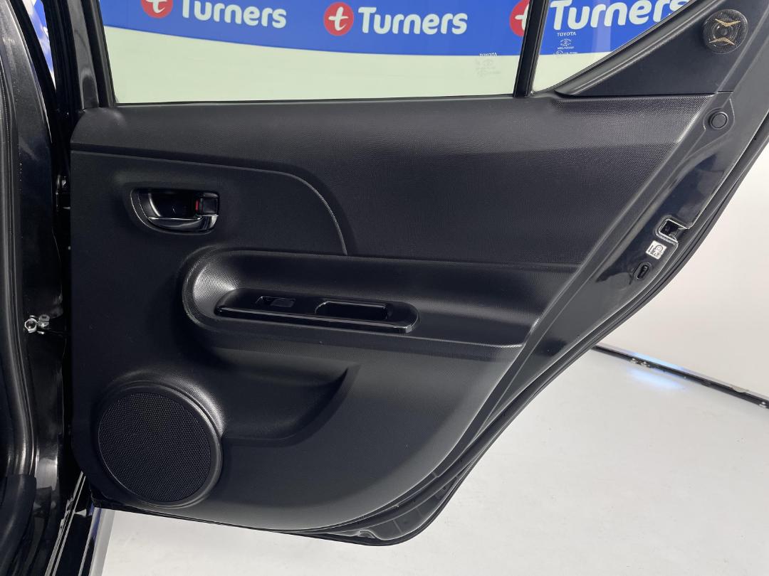 Photo '19' of Toyota Aqua Photo '19' of Toyota Aqua