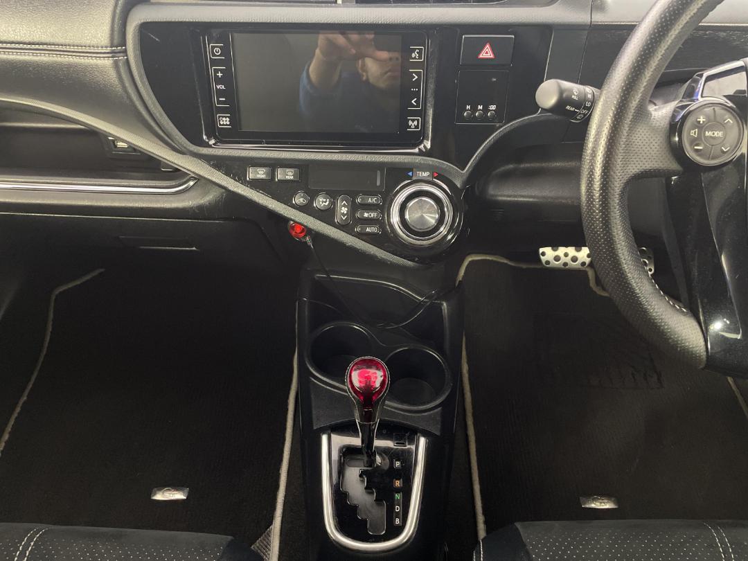 Photo '18' of Toyota Aqua Photo '18' of Toyota Aqua