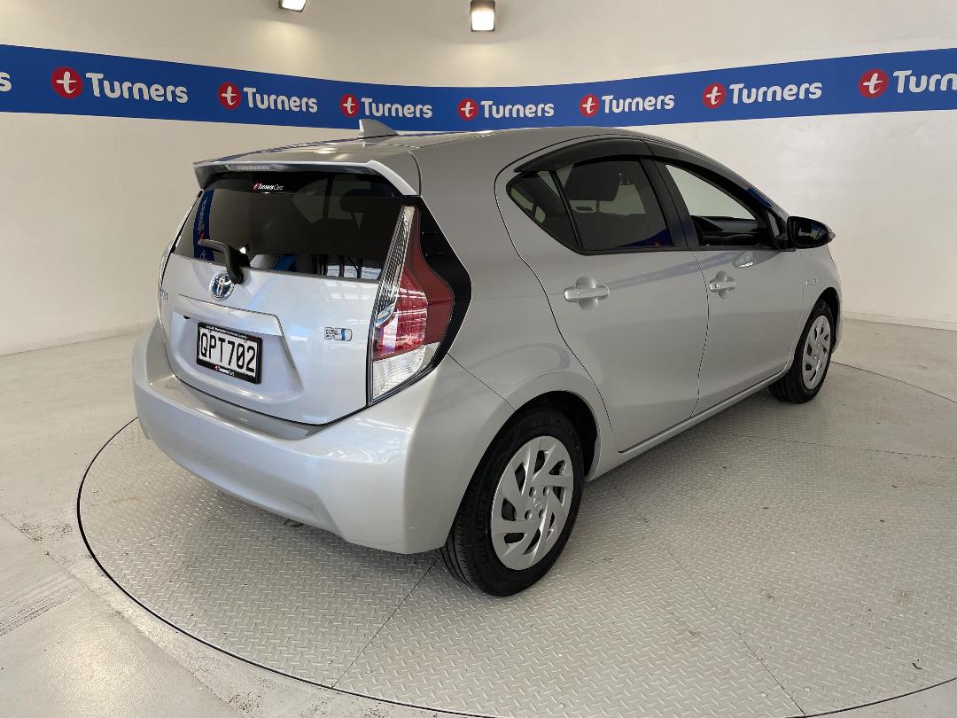 Photo '7' of Toyota Aqua Photo '7' of Toyota Aqua